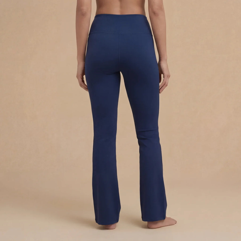 Core Comfort Flare Pants – Light Feel, Sleek Waistband
