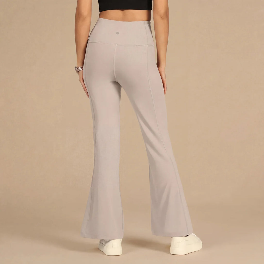 Essential Flare Pants Lite – Soft Stretch, Modern Fit