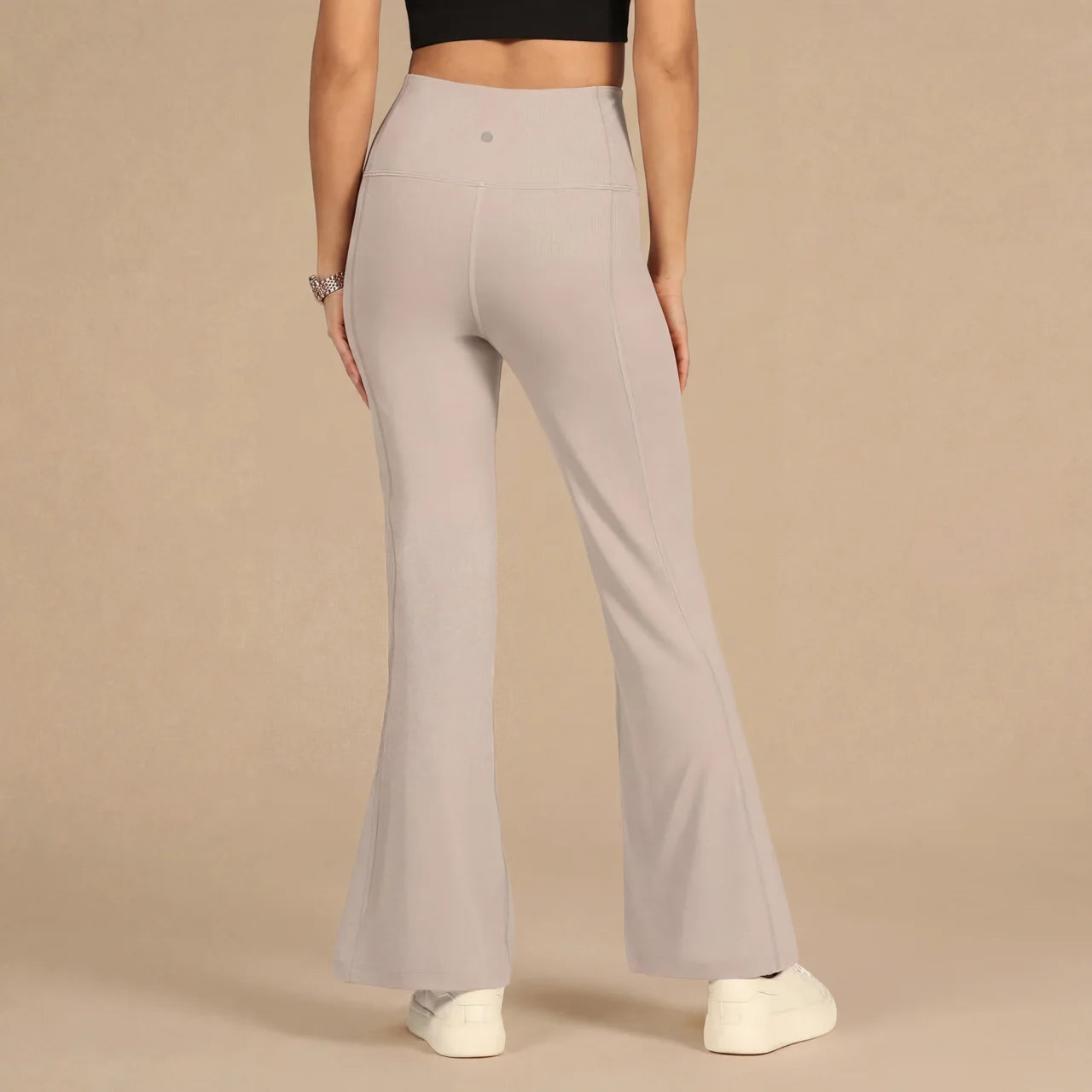 Essential Flare Pants Lite – Soft Stretch, Modern Fit
