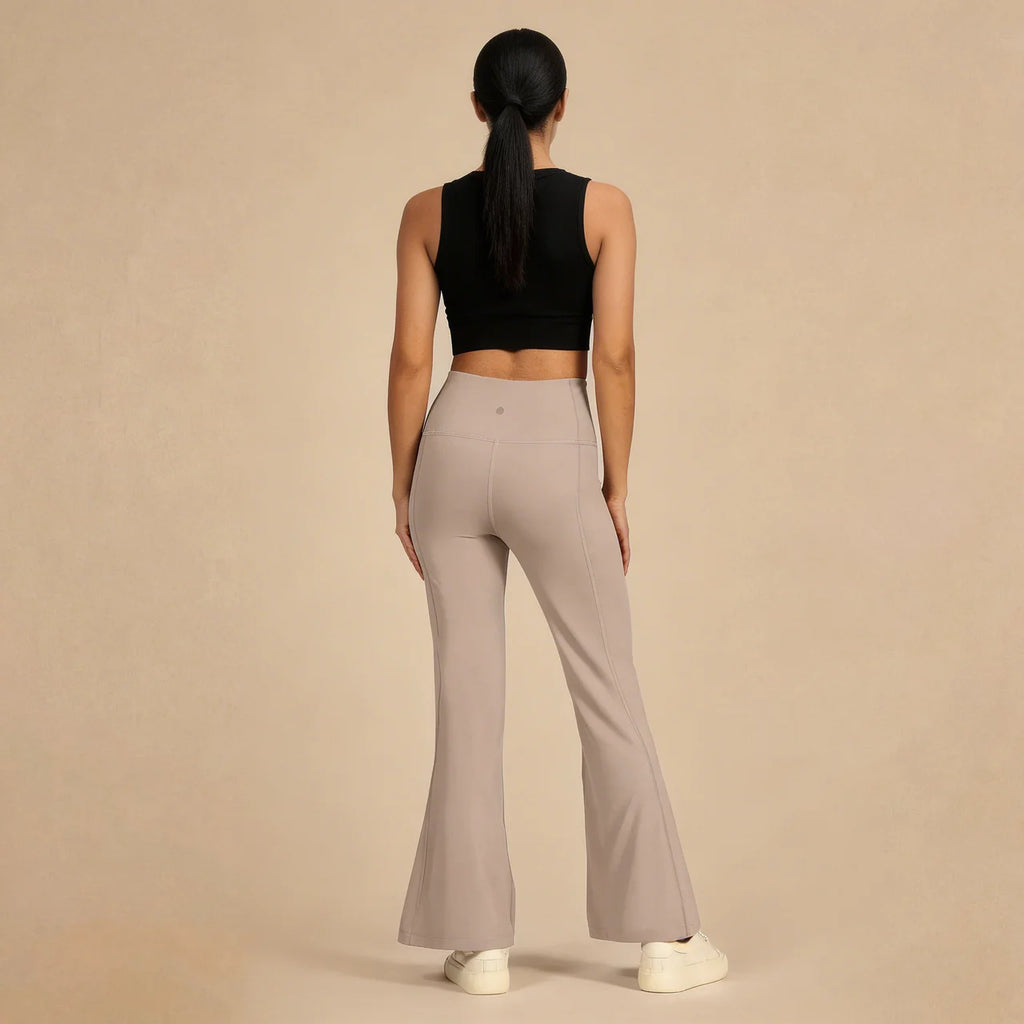 Essential Flare Pants Lite – Soft Stretch, Modern Fit
